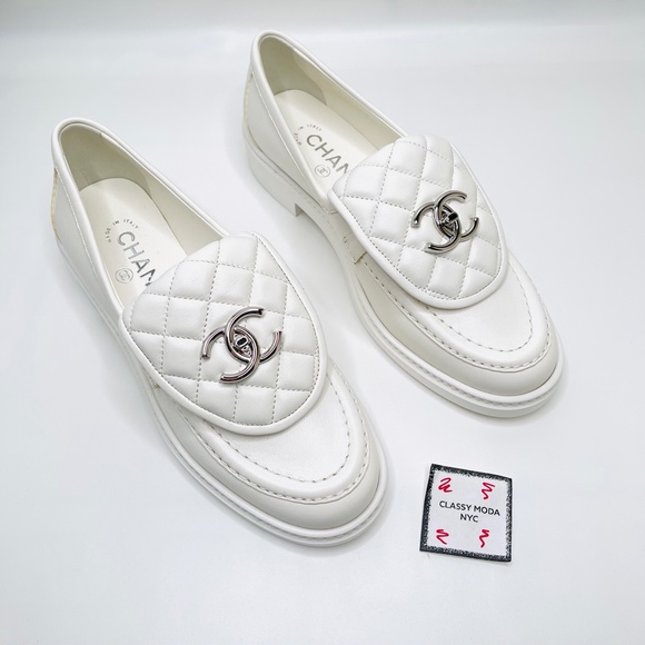 ❌❌ SOLD Chanel NIB Loafers White Leather Quilted Silver Turnlock CC Logo - Picture 2 of 12